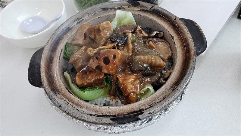 蓮藕冬菇煲仔蛇腩飯